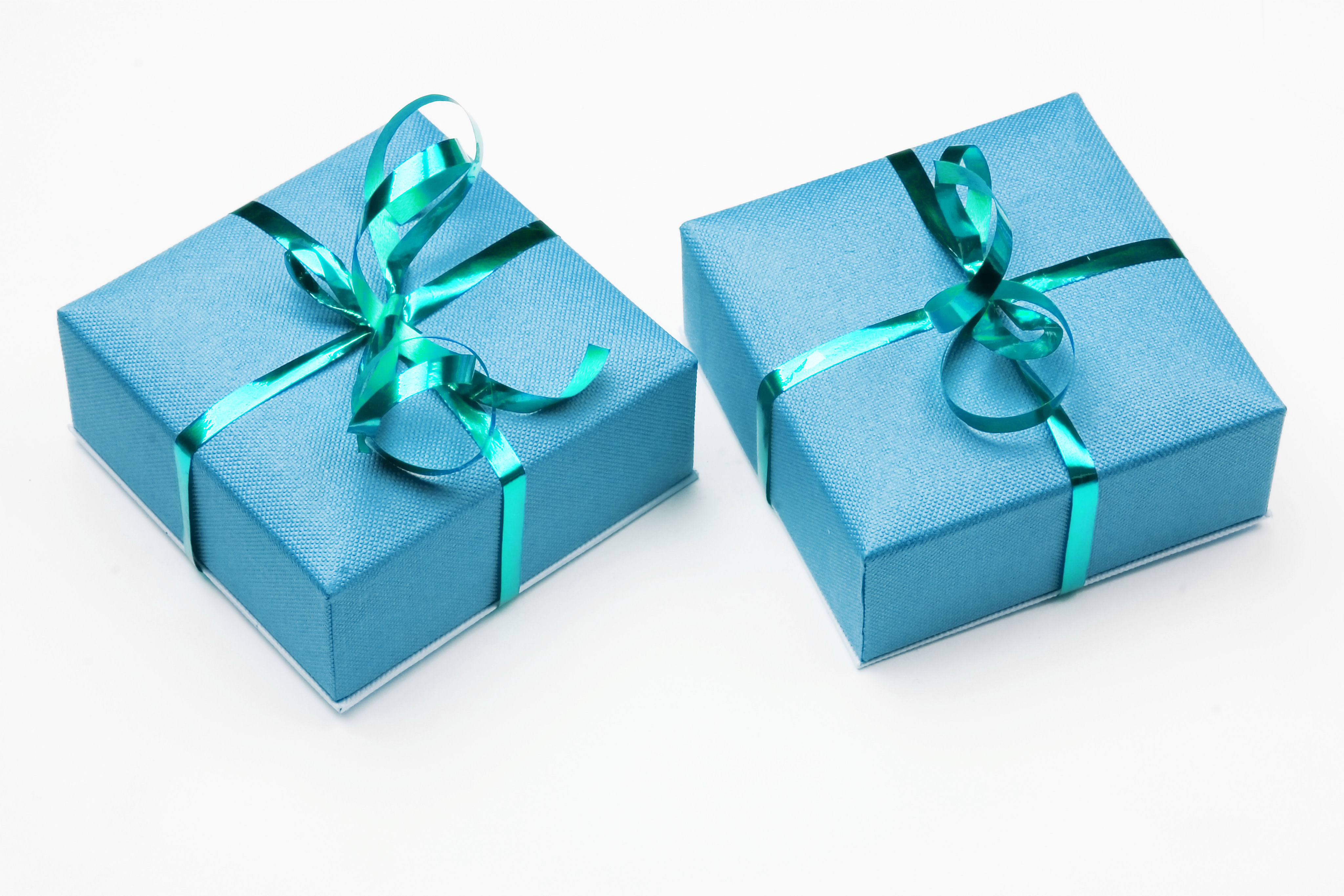 Подарок акулис. Подарок. Подарочная коробочка. Коробки для подарков. Красивая подарочная коробка.