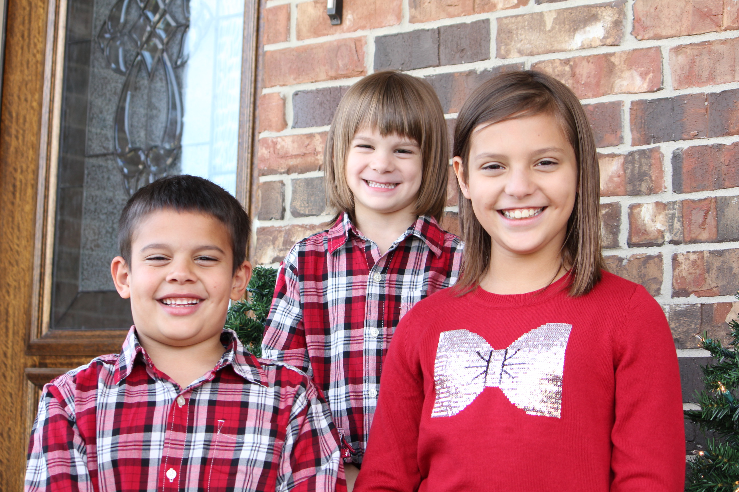 It's really easy to be obsessed with things beyond our control. It's likely that I'm the World's Worst at it. But I'm not letting those things bring me down this year, y'all. My family and I are taking a time out with Springfree Trampoline this holiday season by keeping things simple and fun.