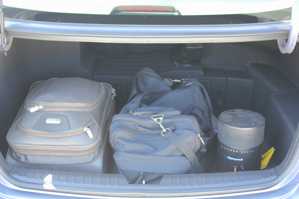 does the kia optima have trunk space
