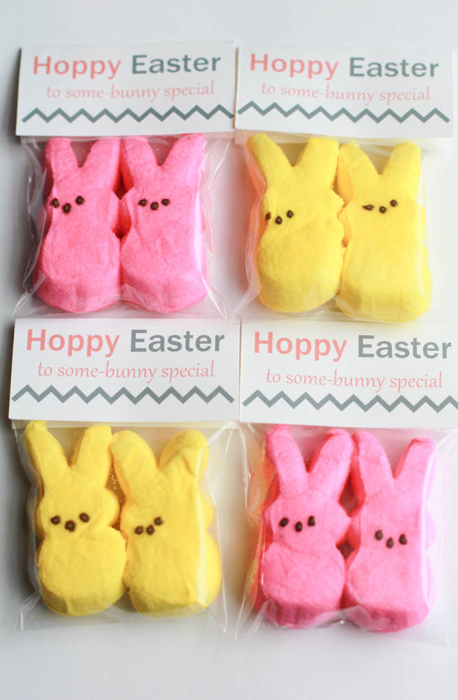 Need a quick & easy solution for an Easter treat? Try these adorable Hoppy Easter Treat Bag Toppers! With minimal supplies you can make an adorable treat.