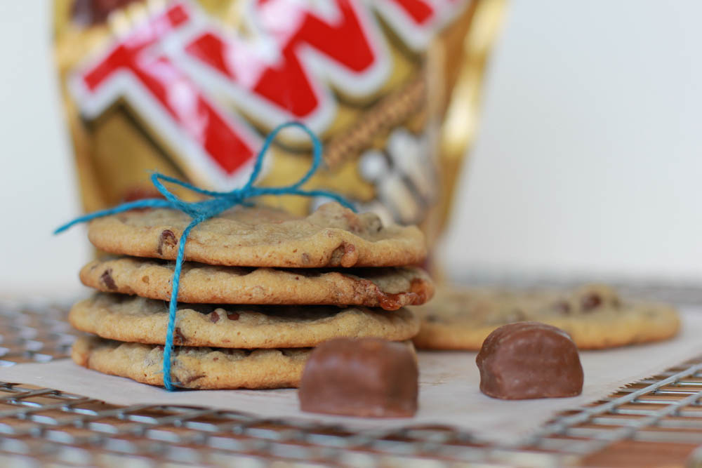 Chocolate Chip TWIX Cookies - a traditional chocolate chip cookie with pieces of Twix throughout. Chocolate Chip TWIX Cookies are perfect for sharing!