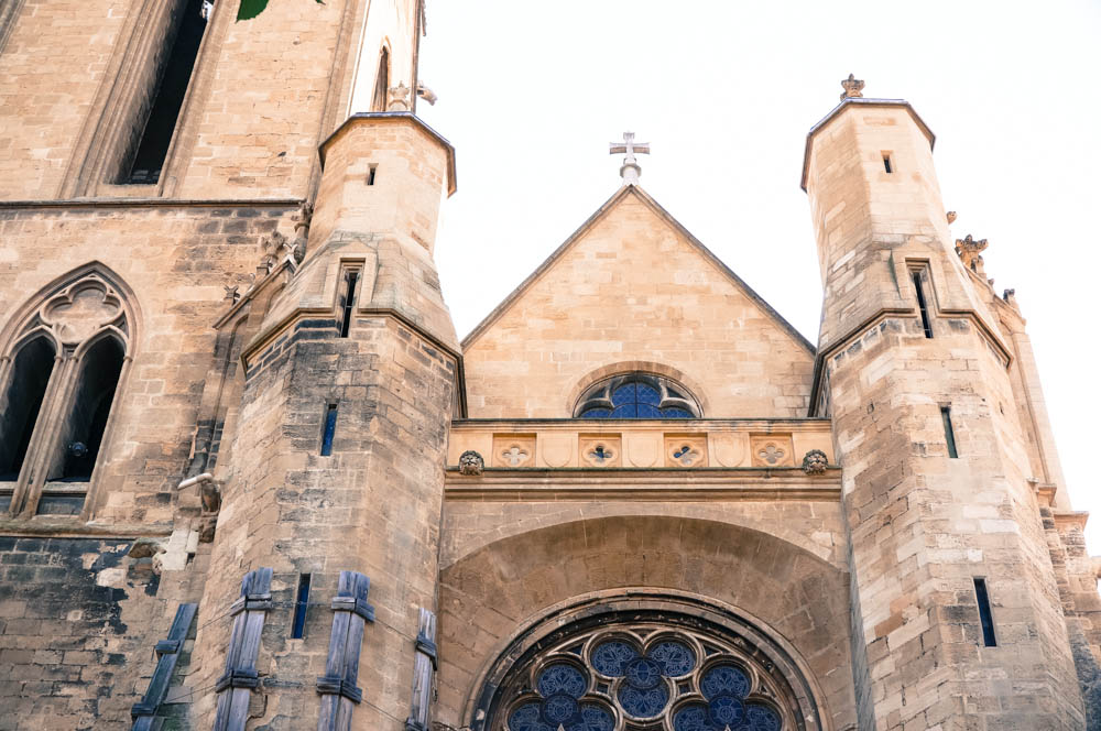 stunning architectural buildings in aix en provence france