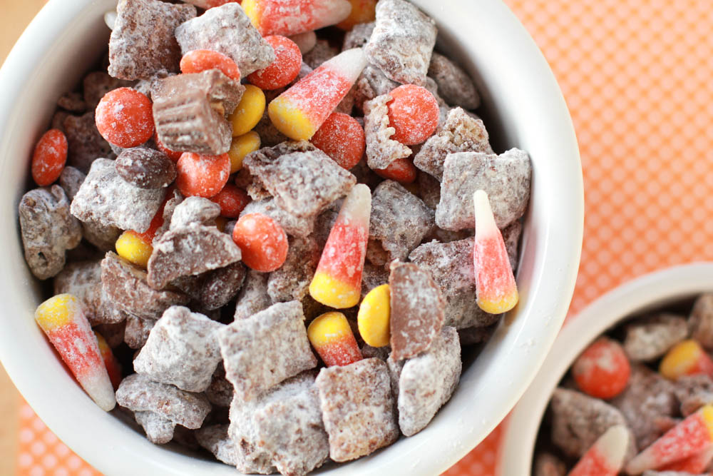 It's that time y'all. Halloween is right around the corner. Celebrate with this delicious Halloween Muddy Buddies Mix, or some call it Halloween Puppy Chow.
