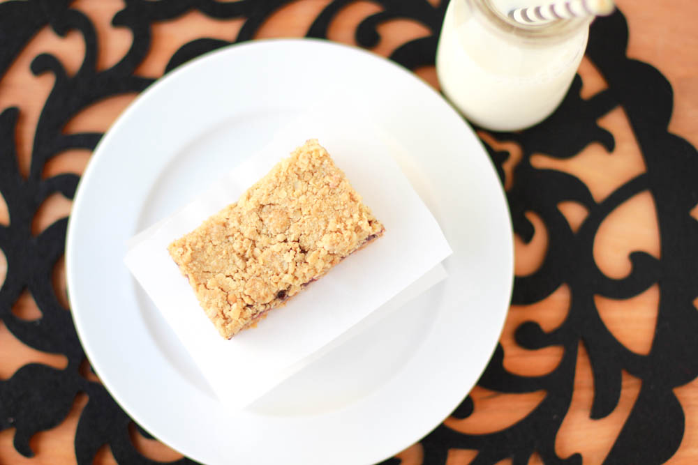 Did you know you could make a delicious breakfast bar with a jarred fruit spread? Try these delicious Sweet Blackberry Bars and see how easy it is.