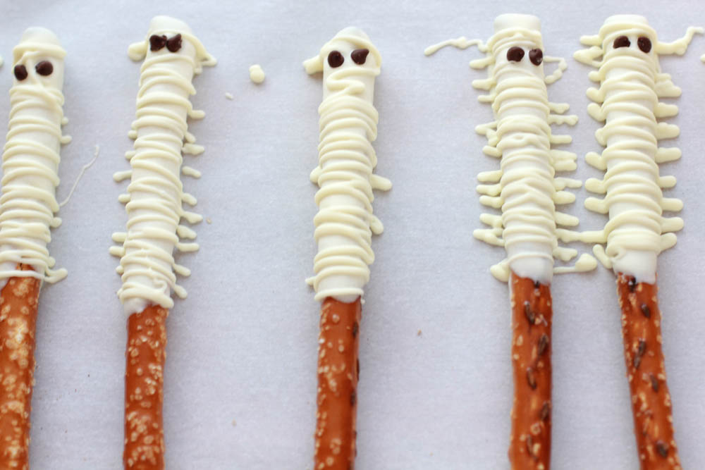 make these mummy treats for halloween parties