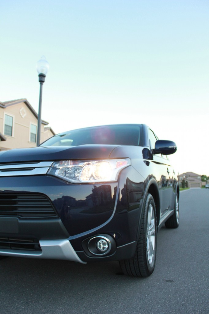 The 2015 Mitsubishi Outlander SE has enough seating for 7 passengers, which is great for my family of 5. Although fitting more than 5 may be uncomfortable.