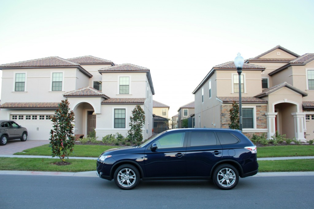 The 2015 Mitsubishi Outlander SE has enough seating for 7 passengers, which is great for my family of 5. Although fitting more than 5 may be uncomfortable.