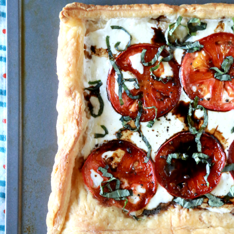 Making this Easy Caprese Pizza will be the best thing you did for yourself today. Made with Puff Pastry, it's the easiest pizza you'll ever make!