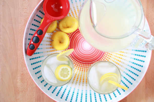 When the weather is hot outside, cool down with a refreshing cup of this Sugar-Free Homemade Lemonade.