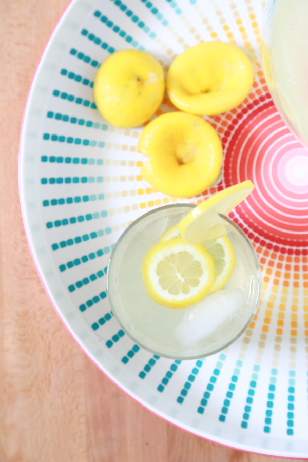 When the weather is hot outside, cool down with a refreshing cup of this Sugar-Free Homemade Lemonade.