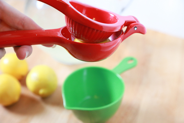 When the weather is hot outside, cool down with a refreshing cup of this Sugar-Free Homemade Lemonade.