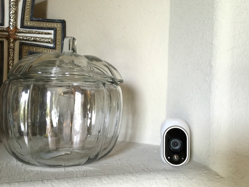 Arlo Smart Home Security Camera = see what's going on at home without actually being there! Find out how the Arlo Smart Home Security Camera can help you!