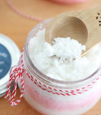 Make your own homemade peppermint sugar scrub quickly and easily! Gift or keep for yourself.