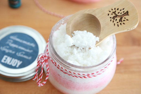 Make your own homemade peppermint sugar scrub quickly and easily! Gift or keep for yourself.