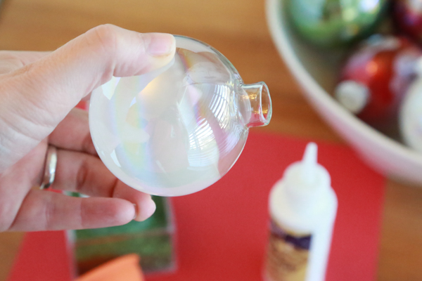 Learn how to make glittered ornaments with this easy DIY tutorial.