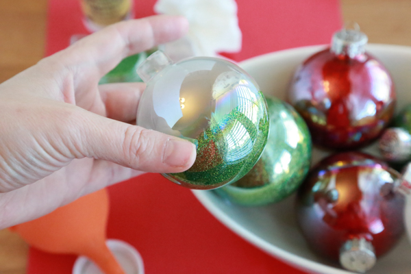 Learn how to make glittered ornaments with this easy DIY tutorial.