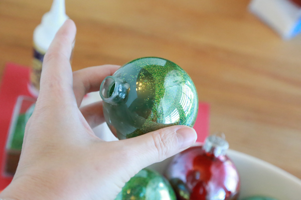 Learn how to make glittered ornaments with this easy DIY tutorial.