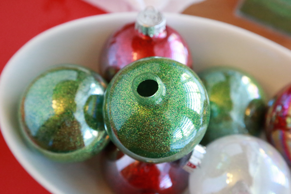 Learn how to make glittered ornaments with this easy DIY tutorial.