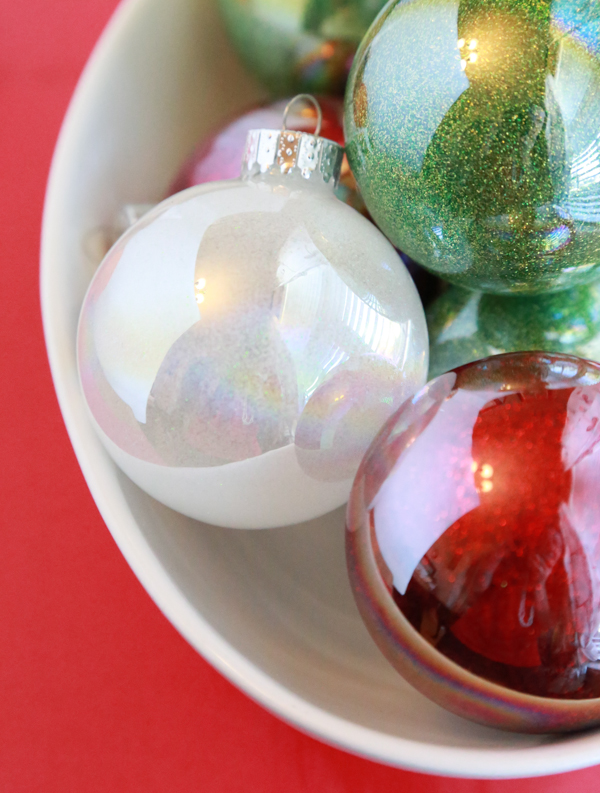 Learn how to make glittered ornaments with this easy DIY tutorial.