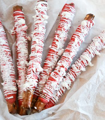 Love Peppermint Bark? Then you'll love these festive Peppermint Bark Pretzel Rods. Easy to make and perfect for giving, too!