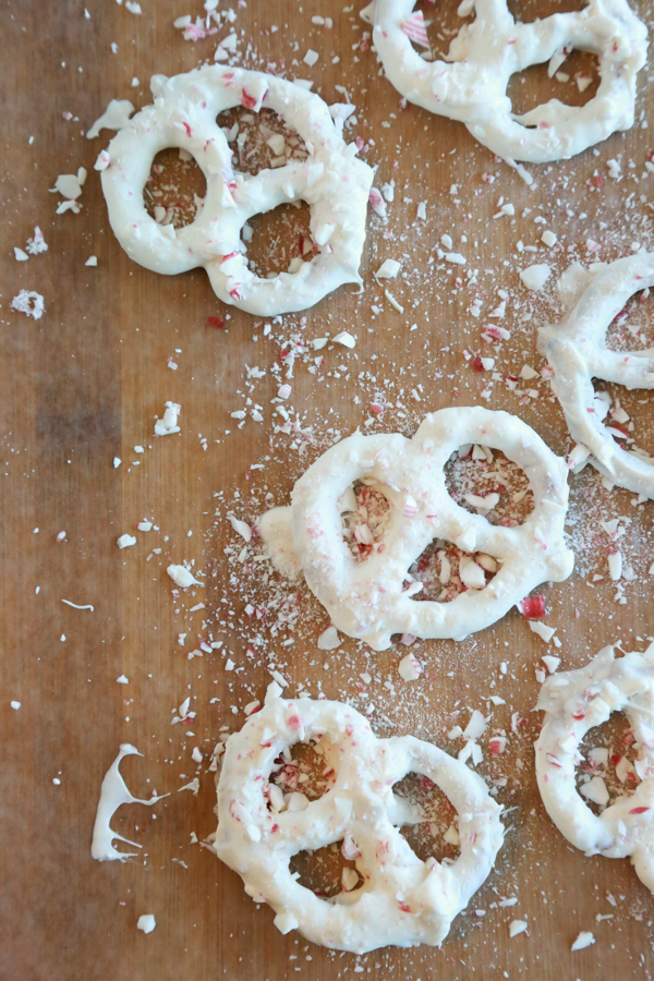 Enjoy the flavors of the season with these delicious Peppermint Bark Pretzels.