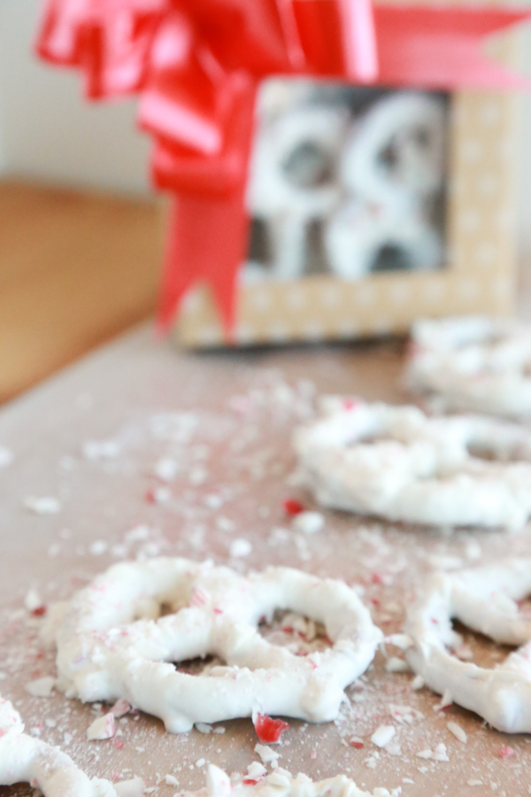 Enjoy the flavors of the season with these delicious Peppermint Bark Pretzels.