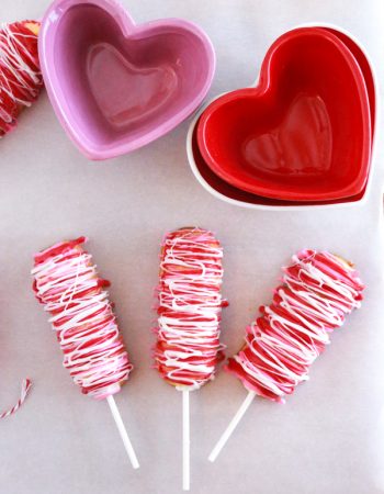 Valentine's Twinkies on a Stick! How much fun are these extra special Twinkies? Super easy to make and they're just so much fun!