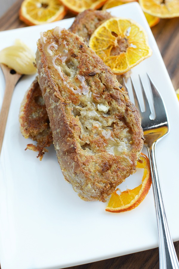 Love French Toast? Me too. Here's a vegan version of our favorite breakfast recipe / Vegan Baked French Toast.