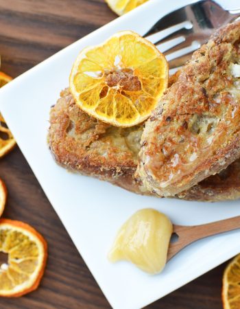 Love French Toast? Me too. Here's a vegan version of our favorite breakfast recipe / Vegan Baked French Toast.