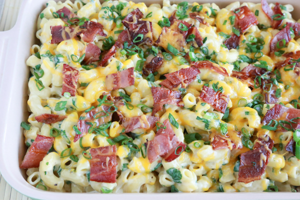 Bacon and Spinach Mac and Cheese. It's as delicious as it sounds. A filling mac and cheese recipe featuring fresh, chopped spinach and crispy bacon.