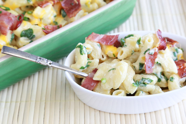 Bacon and Spinach Mac and Cheese. It's as delicious as it sounds. A filling mac and cheese recipe featuring fresh, chopped spinach and crispy bacon.