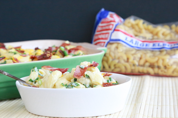 Bacon and Spinach Mac and Cheese. It's as delicious as it sounds. A filling mac and cheese recipe featuring fresh, chopped spinach and crispy bacon.