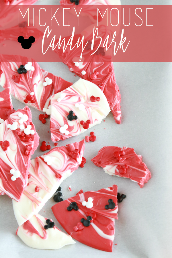 Mickey Mouse Candy Bark // All you need is 3 simple ingredients to make a delicously, awesome fun way to tell your kids they're going to Disney World.