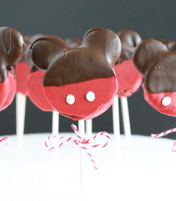 Do your kids love the magical mouse that makes dreams come true? If so, then they're sure to love these Mickey Mouse Oreo Pops!