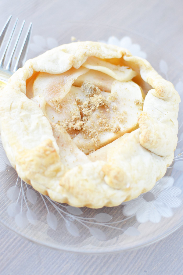 Mini Pear Tarts // These adorable, miniature tarts are perfect for parties. And the best part of these Mini Pear Tarts, they're easy to make.