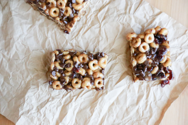 Forget about those mornings where you don't know what to serve for breakfast. Make these Chocolate Cranberry Cereal Bars and make breakfast easy.