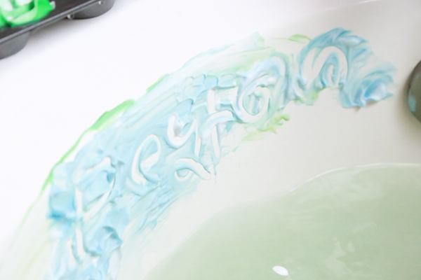Make bath time fun with this super easy to make Shaving Cream Bath Paint using just two ingredients.