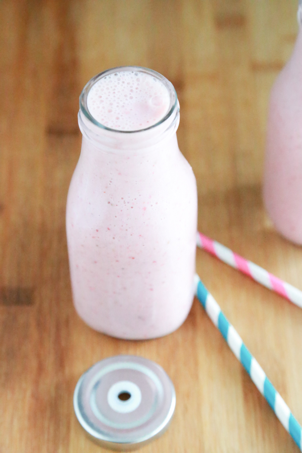 If you love strawberries, you'll love this super easy Strawberries and Cream Smoothie recipe!