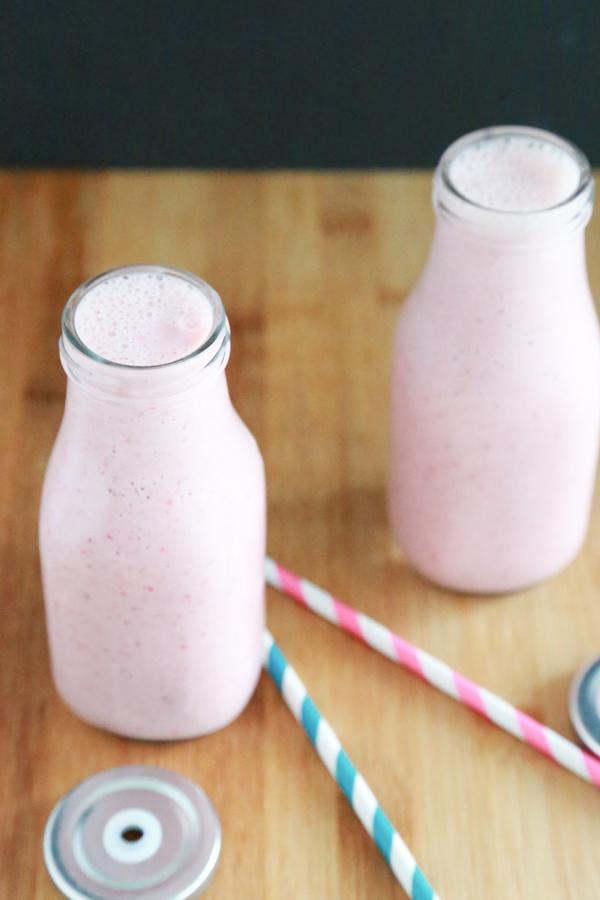 If you love strawberries, you'll love this super easy Strawberries and Cream Smoothie recipe!