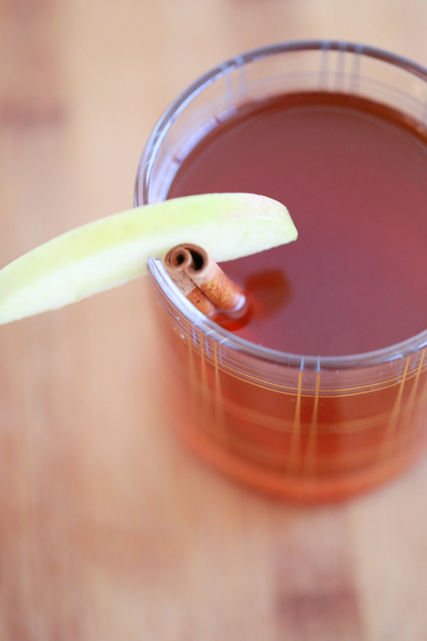 We're welcoming in fall with this delicous, warm Autumn Apple Tea. It's the perfect cold weather drink.