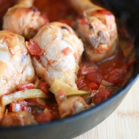 You can make a delicious, flavorful Pollo Guisado with just a few fresh ingredients from your grocery store and Knorr bouillon cubes.