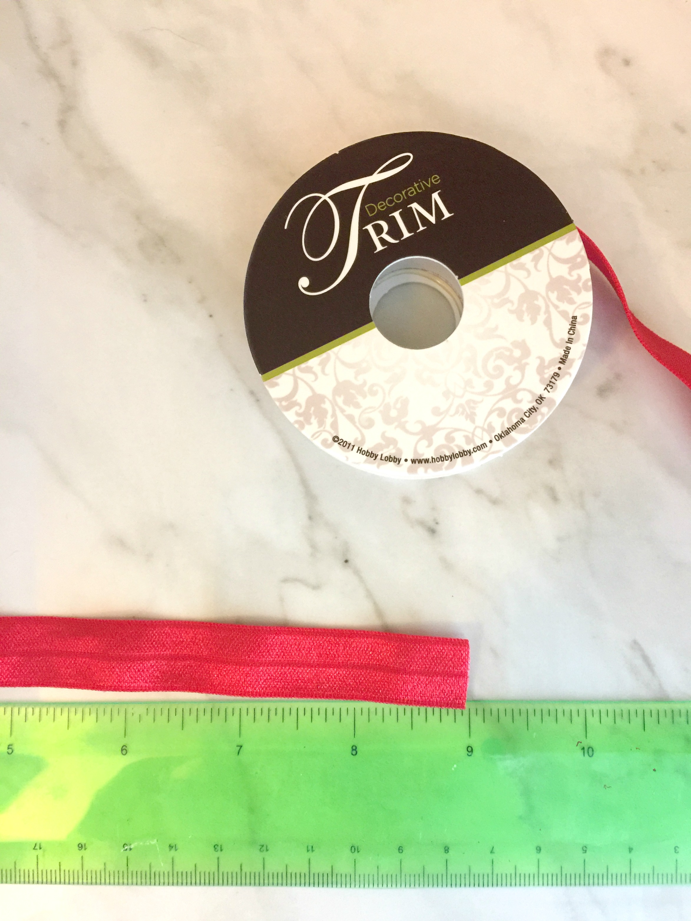 Going on a Disney cruise? Looking for Fish Extender gift ideas? Make these Disney cruise inspired DIY Hair Ties from fold over elastic.