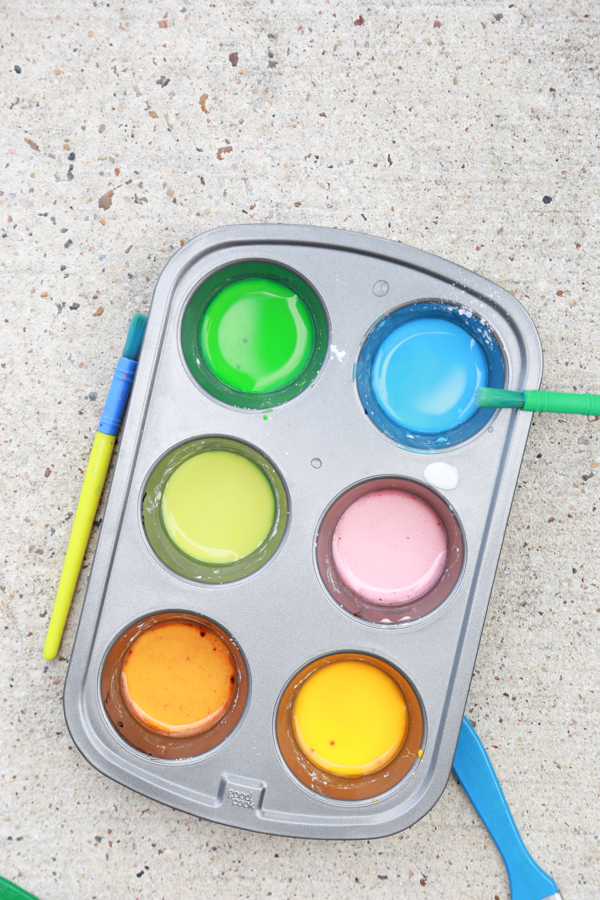 Get the kids outside this summer with this super FUN Homemade Sidewalk Paint. Perfect for toddlers and preschoolers BUT it's fun for ALL AGES! Such a fun, inexpensive DIY for unlimited summer fun.