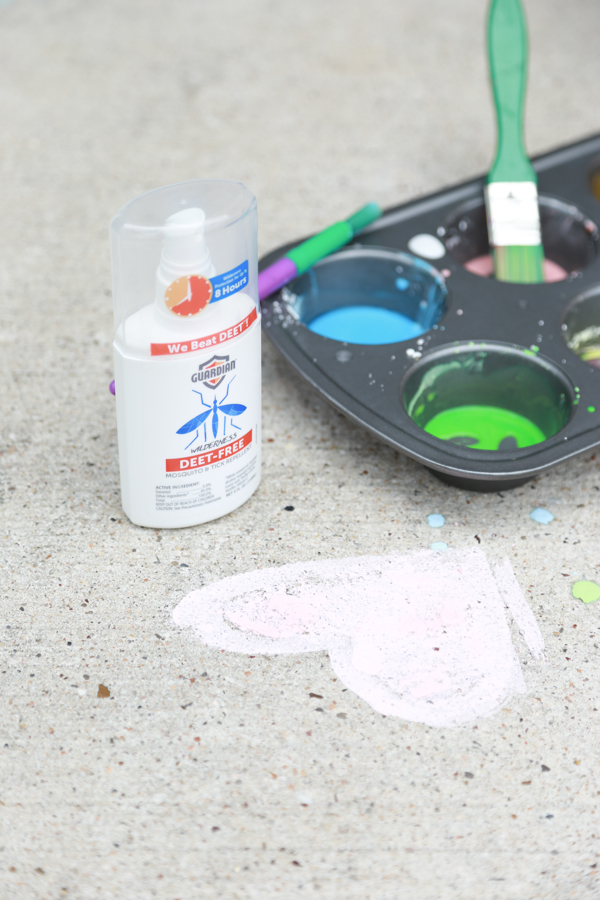 Get the kids outside this summer with this super FUN Homemade Sidewalk Paint. Perfect for toddlers and preschoolers BUT it's fun for ALL AGES!