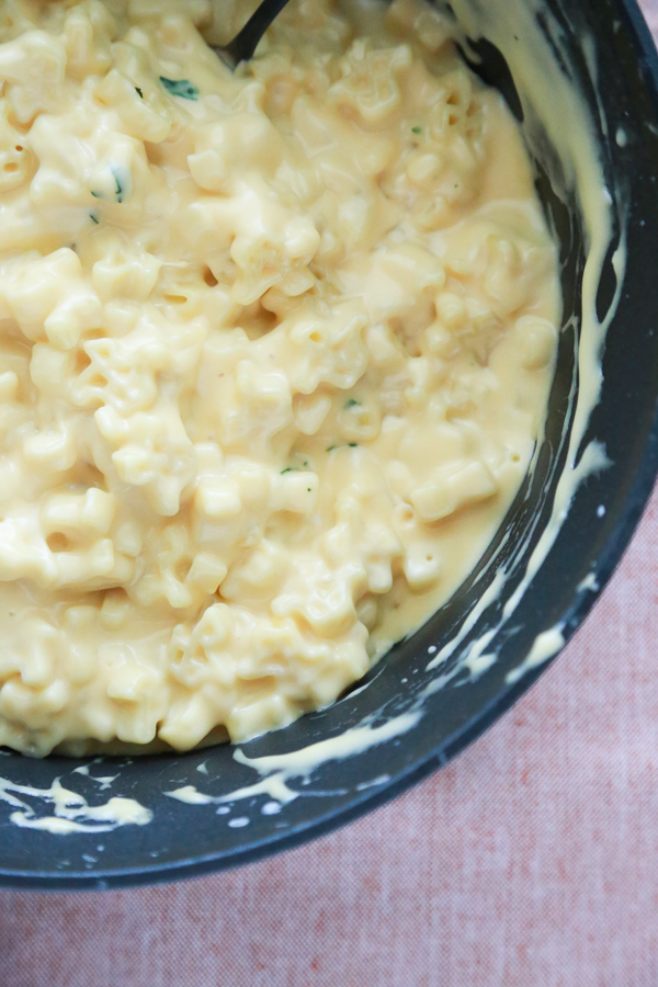 Texans are proud and one way we show our pride is through ALL THE THINGS Texas-shaped. Check out this delicious recipe for Cheesy Texas Mac and Cheese.