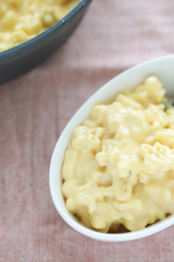 Texans are proud and one way we show our pride is through ALL THE THINGS Texas-shaped. Check out this delicious recipe for Cheesy Texas Mac and Cheese.