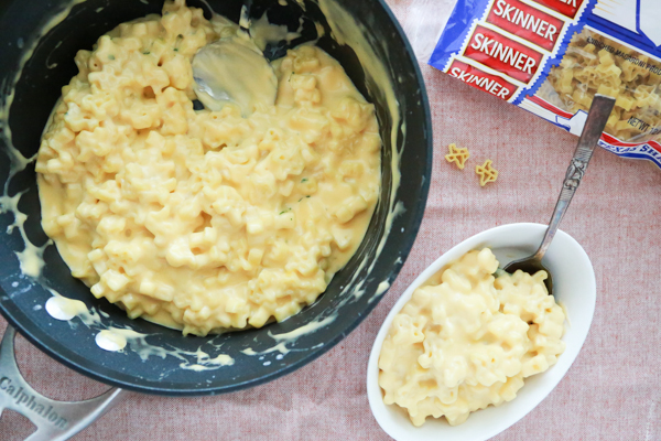 Texans are proud and one way we show our pride is through ALL THE THINGS Texas-shaped. Check out this delicious recipe for Cheesy Texas Mac and Cheese.