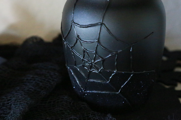 how to make a spider web vase