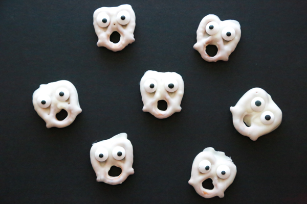 Mini Ghost Pretzels