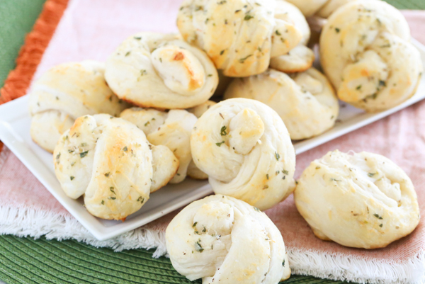 garlic knots with refrigerated biscuits